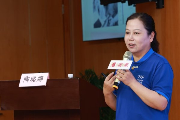 东润金融 国歌唱响时，世界冠军在想什么？
